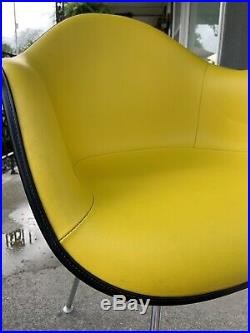 Herman Miller Eames Fiberglass Arm Shell Chair Rare Yello + Black Great Shape