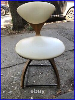 NORMAN CHERNER PLYCRAFT SIDE CHAIR with rare spider base. Padded seat. Eames