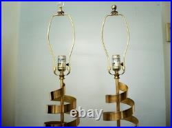 Pair Of Mid Century Rare Unique Luciano Frigerio Style Spiral Lucite Table Lamps Pair Of Mid Century Rare Unique Luciano Frigerio Style Spiral Lucite Table Lamps