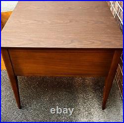 RARE VINTAGE MCM MID CENTURY FORMICA TOP WALNUT END TABLE NIGHTSTAND With DRAWER RARE VINTAGE MCM MID CENTURY FORMICA TOP WALNUT END TABLE NIGHTSTAND With DRAWER