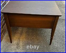 RARE VINTAGE MCM MID CENTURY FORMICA TOP WALNUT END TABLE NIGHTSTAND With DRAWER RARE VINTAGE MCM MID CENTURY FORMICA TOP WALNUT END TABLE NIGHTSTAND With DRAWER