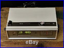 Rare 1970's Clock Eames Space Age Retro Mid Century Modern Am/Fm Radio Mod White
