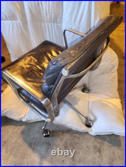 VINTAGE EAMES SOFT PAD Managerial RARE color BLUE GREY cool tone LEATHER chair VINTAGE EAMES SOFT PAD Managerial RARE color BLUE GREY cool tone LEATHER chair